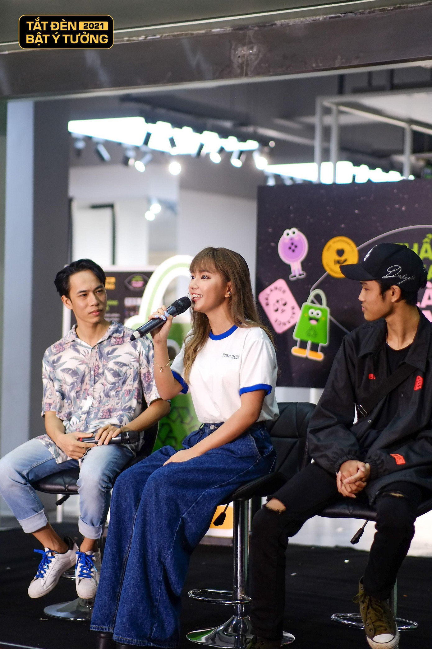 Qua buổi giao lưu chia sẻ giữa các đại sứ, nghệ sĩ đồng hành và các bạn trẻ tham gia sự kiện, Châu Bùi đã đem tới một thông điệp: “Thời trang xanh sẽ là tương lai của thời trang.” Qua buổi giao lưu chia sẻ giữa các đại sứ, nghệ sĩ đồng hành và các bạn trẻ tham gia sự kiện, Châu Bùi đã đem tới một thông điệp: “Thời trang xanh sẽ là tương lai của thời trang.”