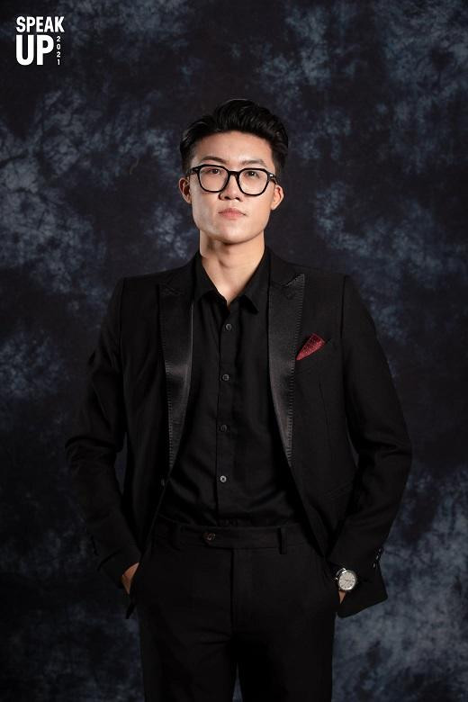 Minh Đức đã có phần thi đầy cảm xúc trong đêm Bán kết với chủ đề: “Hơn 13 giờ đồng hồ mổ tách 2 bé song sinh dính liền” Minh Đức đã có phần thi đầy cảm xúc trong đêm Bán kết với chủ đề: “Hơn 13 giờ đồng hồ mổ tách 2 bé song sinh dính liền”