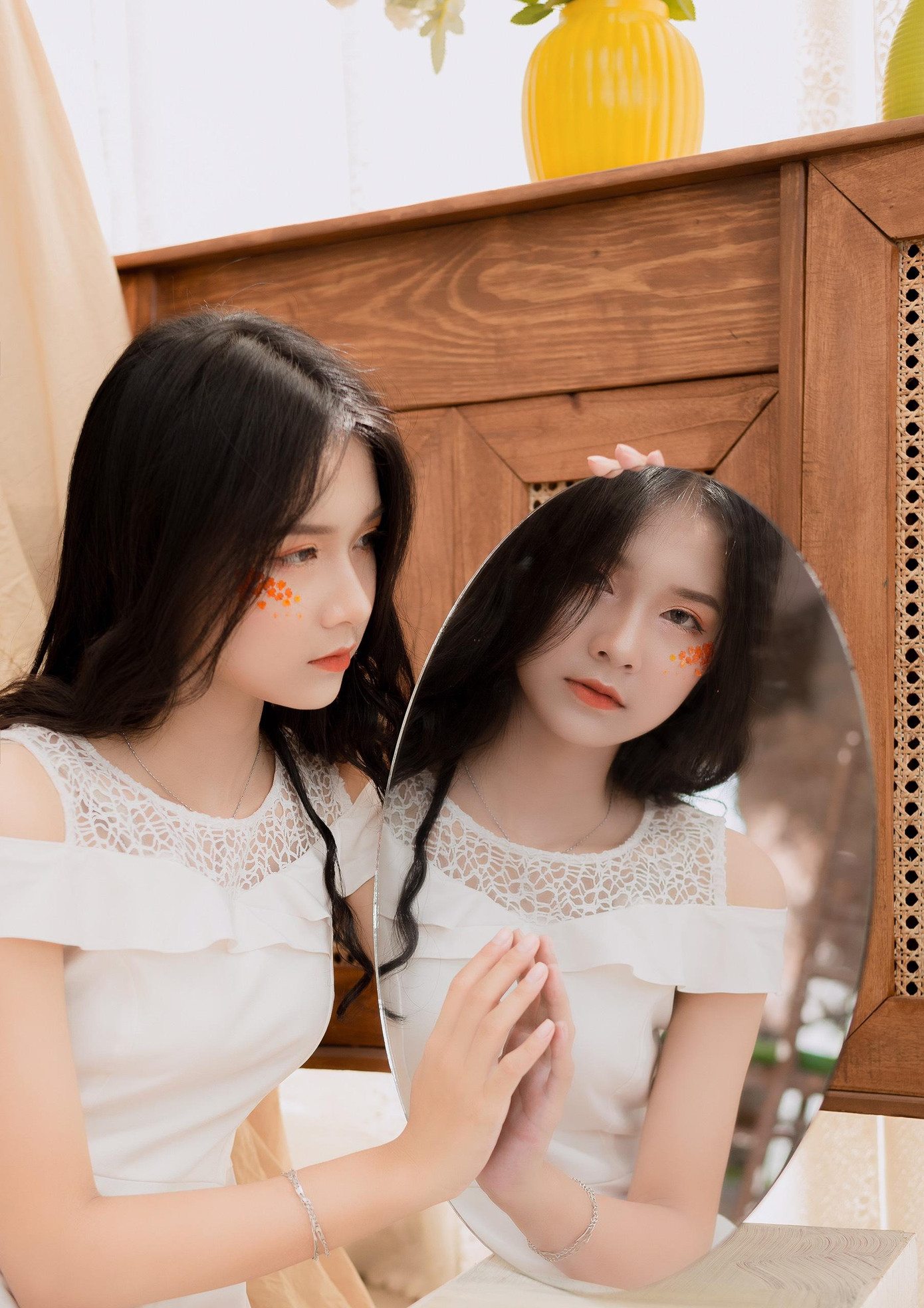 Cô gái sinh năm 2002 được công đồng mạng nhận xét là khá ăn ảnh.