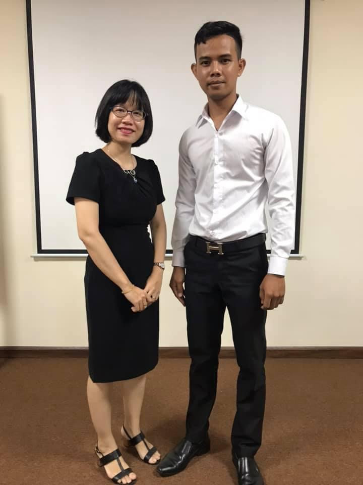 Vannet cùng cô giáo Lê Thanh Thủy (khoa Kỹ thuật tài nguyên nước) - Giáo viên hướng dẫn đồ án tốt nghiệp