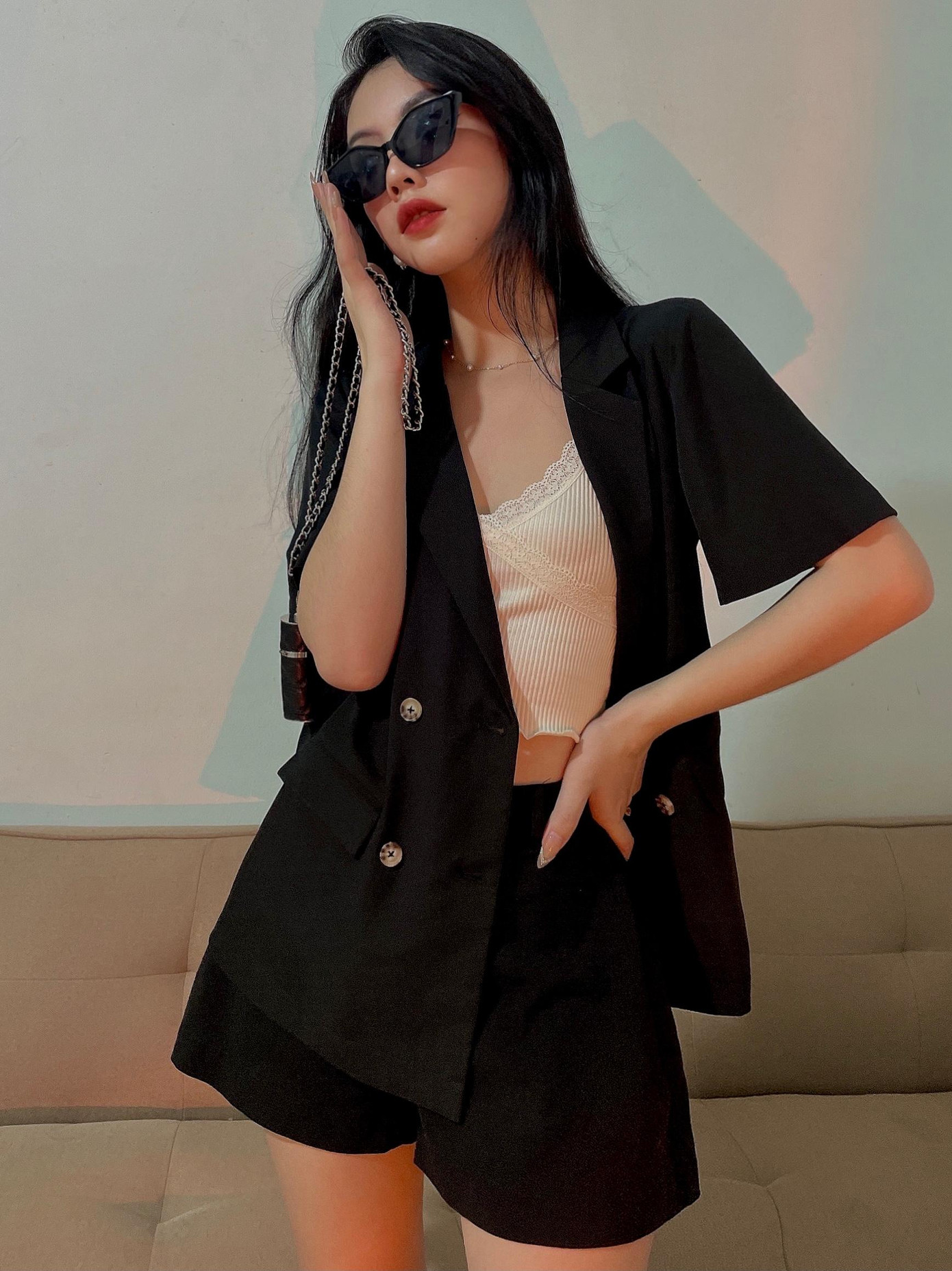 9X rất chú trọng đến phong cách thời trang của bản thân với châm ngôn: “Trước hết, bản thân phải đẹp thì mới có thể làm đẹp cho người khác" 9X rất chú trọng đến phong cách thời trang của bản thân với châm ngôn: “Trước hết, bản thân phải đẹp thì mới có thể làm đẹp cho người khác"