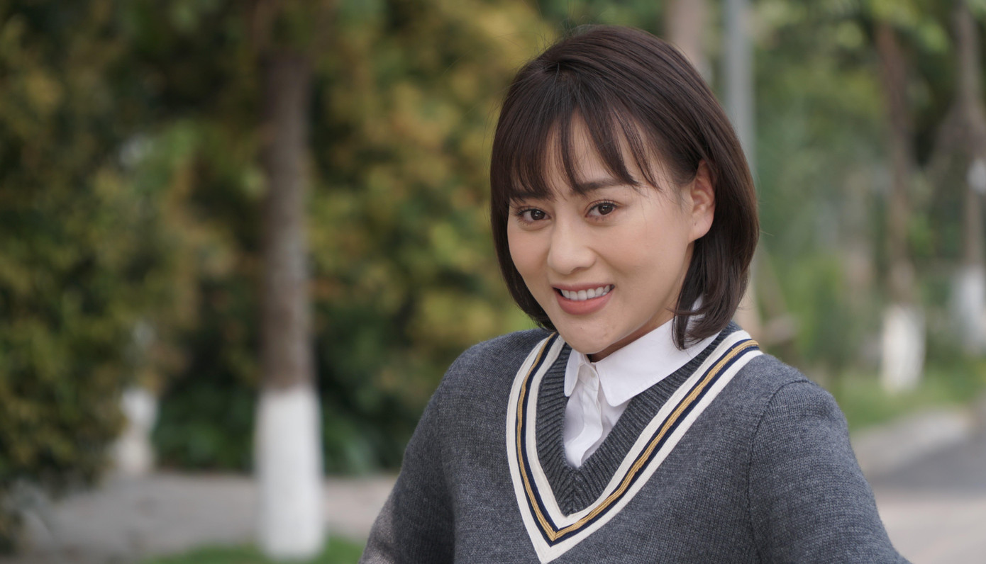 Phương Oanh lần đầu dám cắt phăng mái tóc dài để có kiểu tóc cá tính, phù hợp với nhân vật Phương Nam