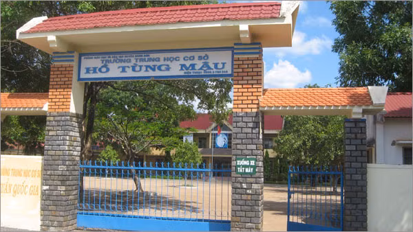 Trường THCS Hồ Tùng Mậu-nơi học tập của 4 em học sinh đã tử vong và 1 em đang được cấp cứu 