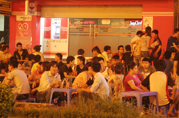 Một góc hàng quán trà chanh ở Ngã Tư Sở. Một góc hàng quán trà chanh ở Ngã Tư Sở.