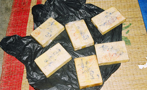 Đánh sập đường dây mua bán, vận chuyển hơn 1.200 bánh heroin ảnh 1