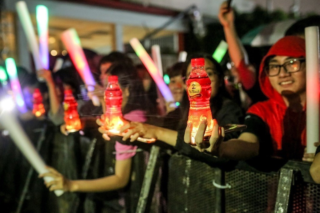 Với Trà thanh nhiệt Dr Thanh, người trẻ có thể thanh lọc làm mát cơ thể mọi lúc mọi nơi mà không sợ nóng trong người. Với Trà thanh nhiệt Dr Thanh, người trẻ có thể thanh lọc làm mát cơ thể mọi lúc mọi nơi mà không sợ nóng trong người.