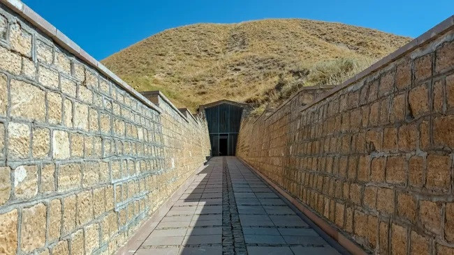 Lối vào Midas Mound tại Gordion ở Thổ Nhĩ Kỳ. (Ảnh: Alamy)