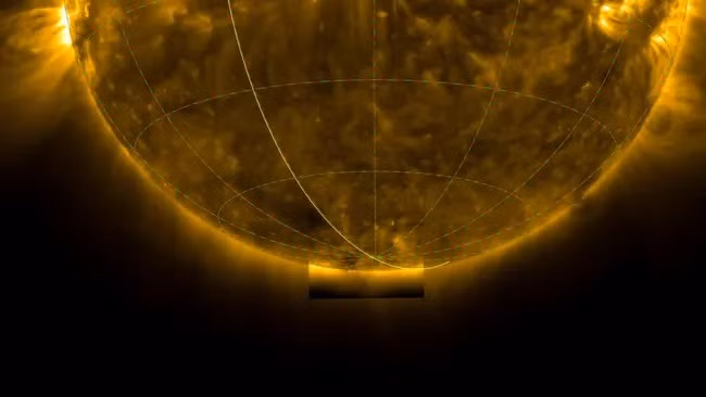 Tàu thăm dò Solar Orbiter của ESA đã chụp được hình ảnh cực nam của mặt trời lần đầu tiên trong lịch sử. (Ảnh: Nhóm ESA &amp; NASA/Solar Orbiter/EUI, D. Berghmans (ROB))