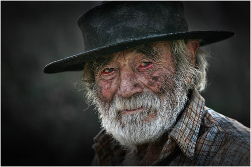 Una mirada (Thể loại Chân dung) – tác giả Raul Acuna (Argentina)- Huy chương Bạc VAPA