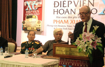 Giáo sư Larry Berman kể lại niềm tự hào với những dịp gặp tướng Phạm Xuân Ẩn. Giáo sư Larry Berman kể lại niềm tự hào với những dịp gặp tướng Phạm Xuân Ẩn