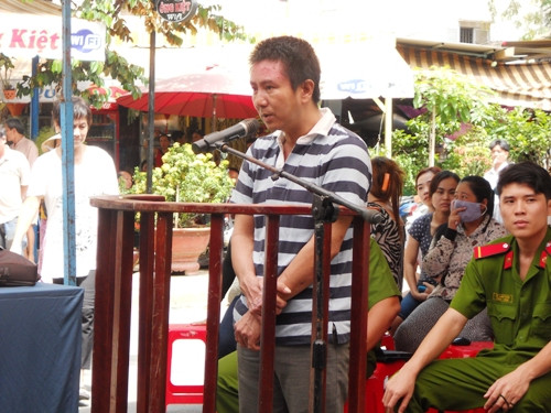 Bị cáo Huỳnh Công Thạnh tại phiên xử lưu động. Bị cáo Huỳnh Công Thạnh tại phiên xử lưu động