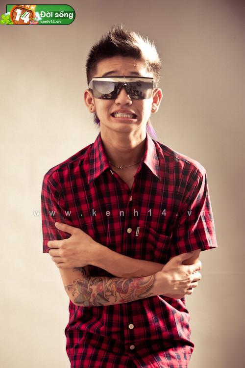 Dumbo cũng rất hài hước và style chẳng kém gì trên sân khấu!