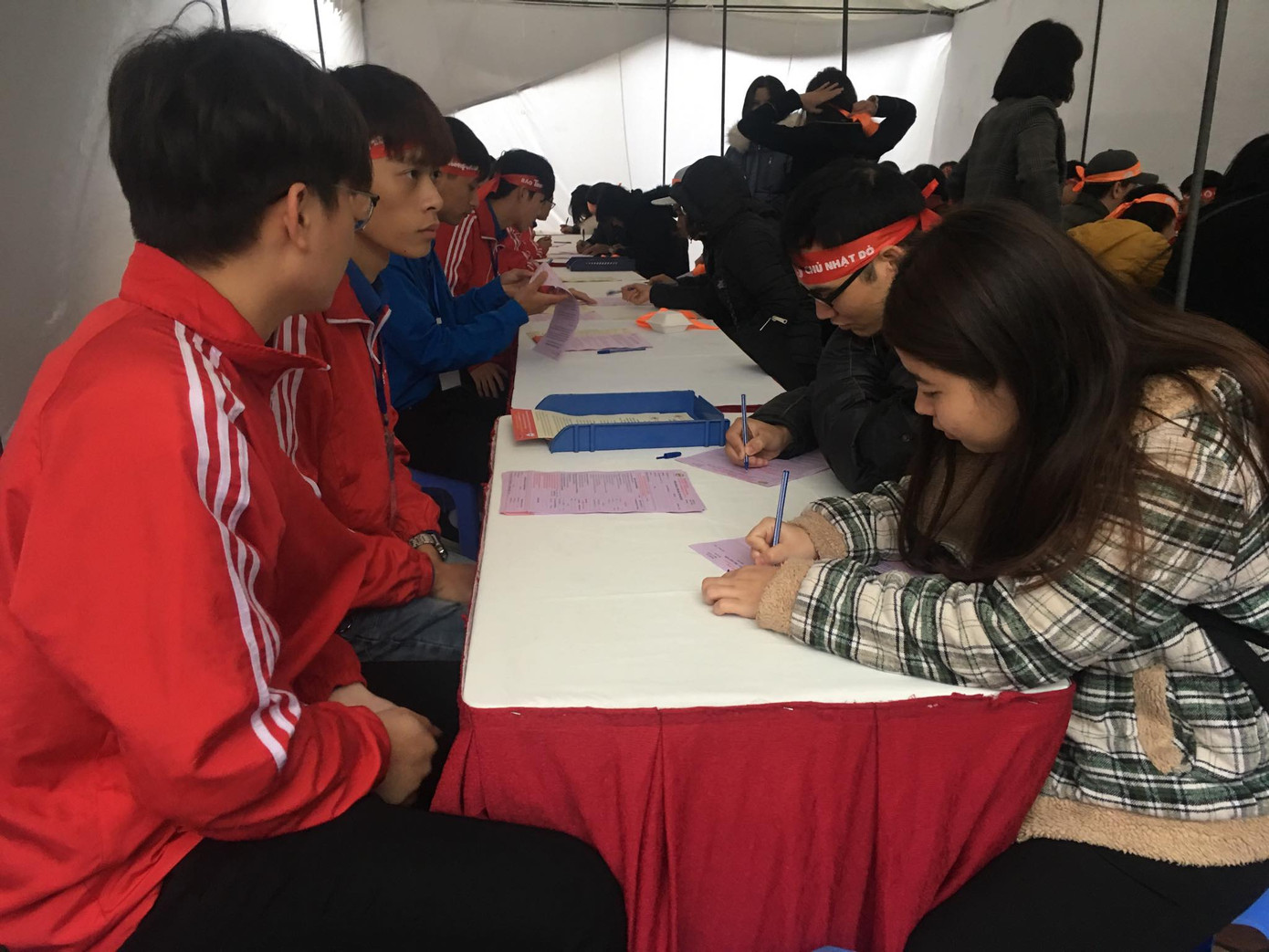 Chủ nhật Đỏ tô đậm triết lý sống nhân ái của người Việt Nam ảnh 77