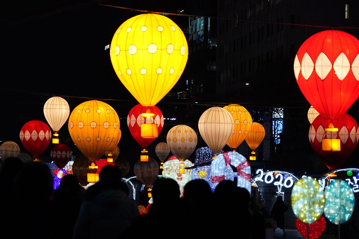 Châu Á bước sang năm mới 2020 ảnh 15