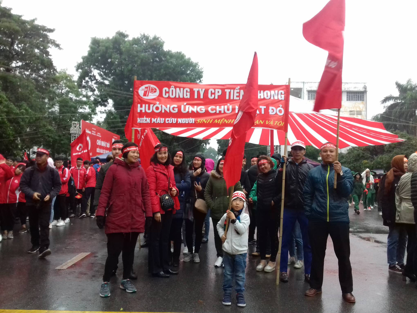 Chủ nhật Đỏ tô đậm triết lý sống nhân ái của người Việt Nam ảnh 74