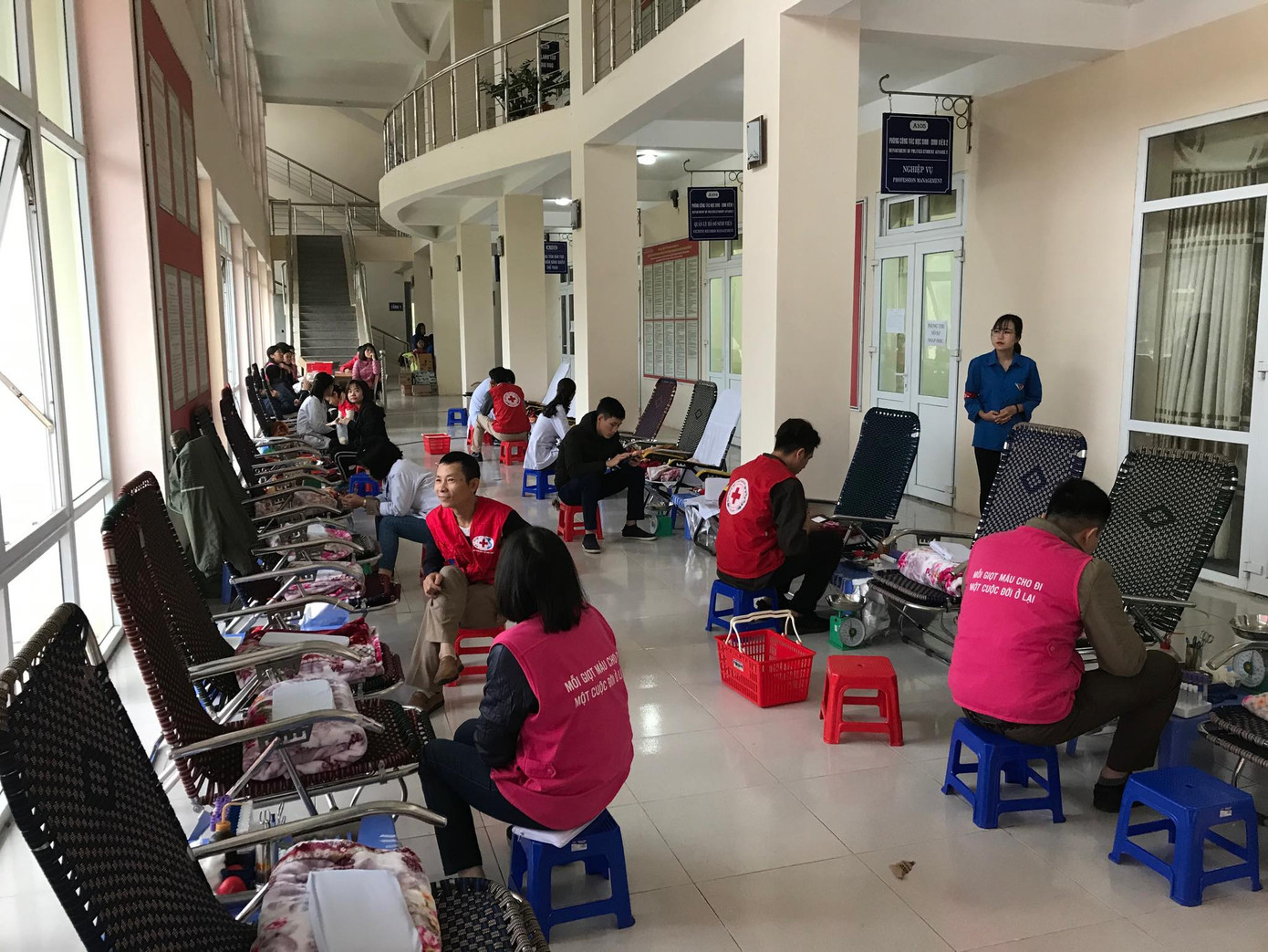 Chủ nhật Đỏ tô đậm triết lý sống nhân ái của người Việt Nam ảnh 63