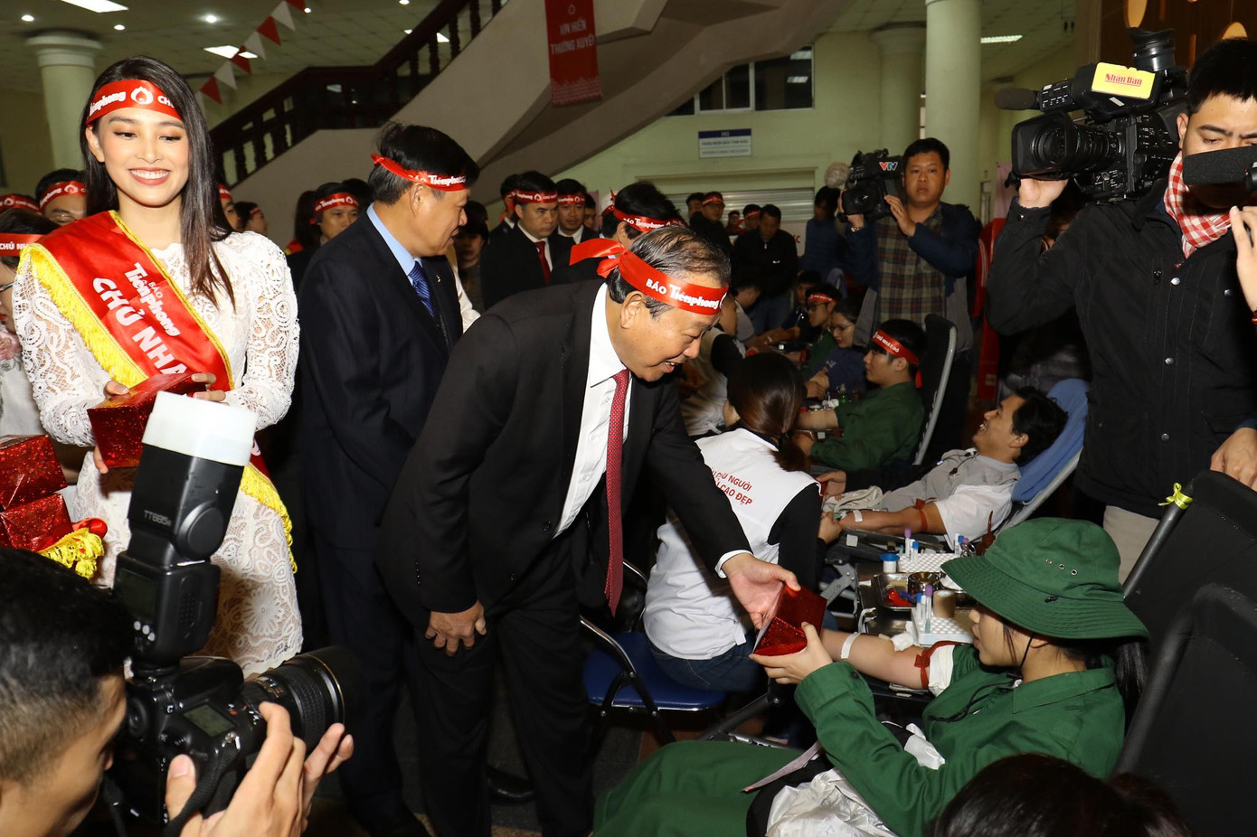 Chủ nhật Đỏ tô đậm triết lý sống nhân ái của người Việt Nam ảnh 29