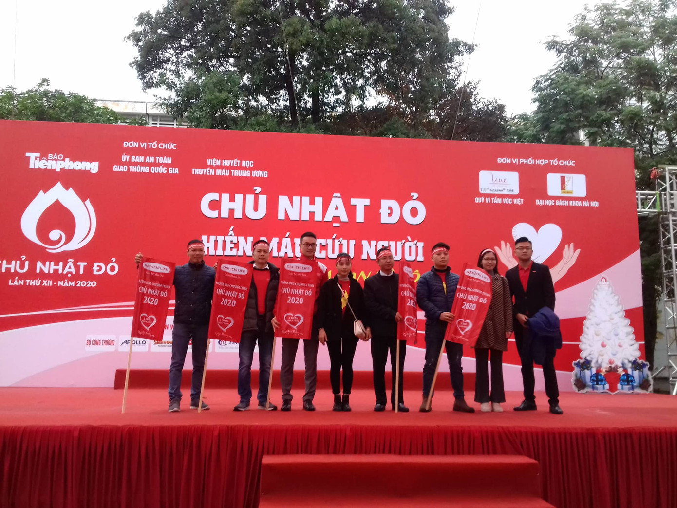 Chủ nhật Đỏ tô đậm triết lý sống nhân ái của người Việt Nam ảnh 75