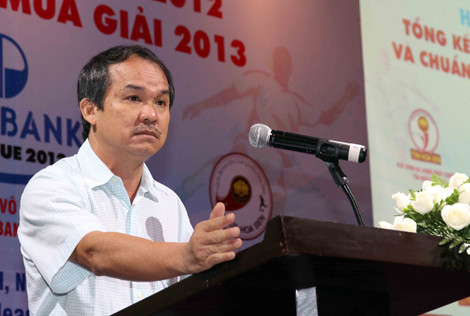 Bầu Đức cho rằng lương cầu thủ 40 triệu đồng/tháng là quá cao. Ảnh: Quang Minh Bầu Đức cho rằng lương cầu thủ 40 triệu đồng/tháng là quá cao