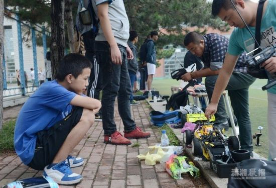 Một số trò chơi mô hình hấp dẫn cậu bé 13 tuổi này