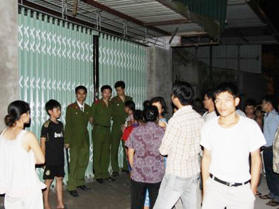 Cảnh sát vây quanh ngôi nhà xảy ra vụ bắt cóc