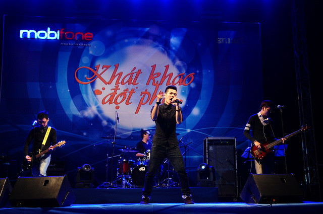 I-tễu làm sân khấu nóng lên với các bản rock rực lửa đầy khát khao, đúng như tên của đêm nhạc: “Khát khao đột phá”