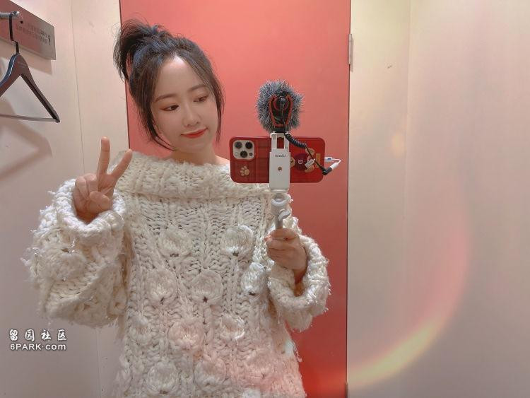 Bảo mẫu 9X có ngoại hình nổi bật.