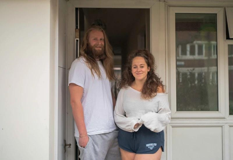 Freddie và Mike hy vọng sớm trở lại với công việc. don Noel mot minh anh 5