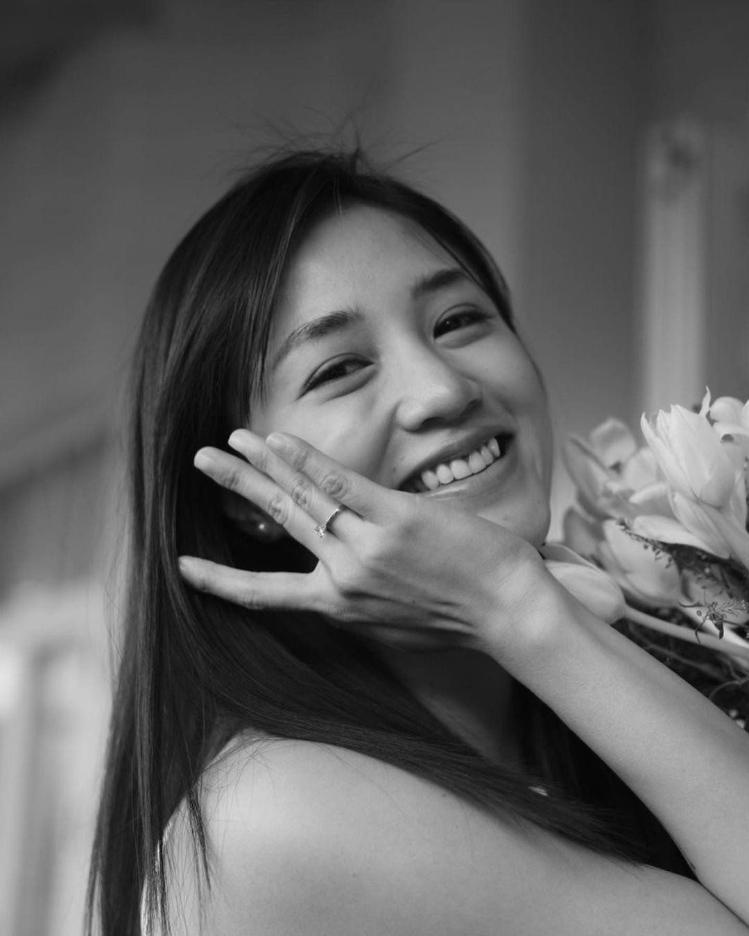 Sau hành trình dài 15 năm, Salim và người yêu chính thức bắt đầu một chặng đường mới. Cặp đôi nhận được nhiều lời chúc mừng từ các cô bạn hot girl đình đám như Châu Bùi, Quỳnh Anh Shyn...