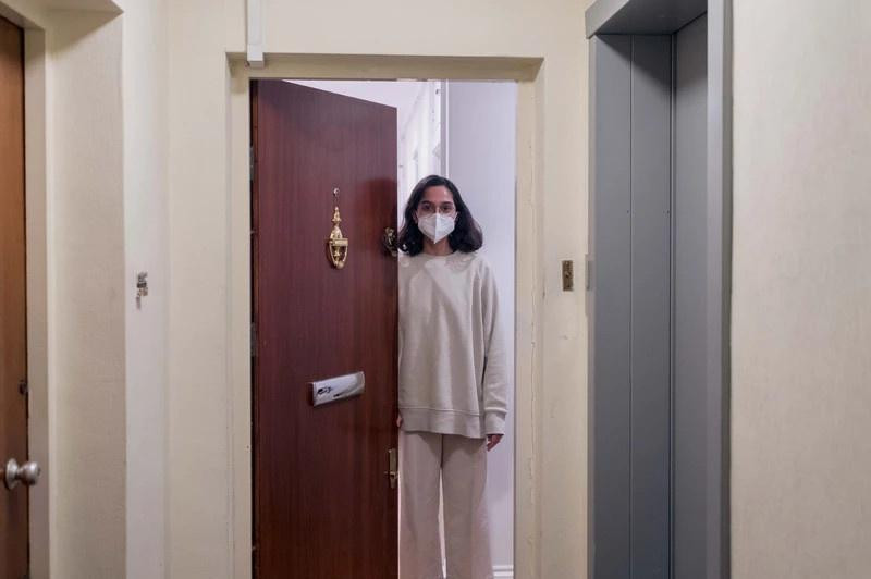 Saachi cảm thấy may mắn khi không có triệu chứng nặng. don Noel mot minh anh 2