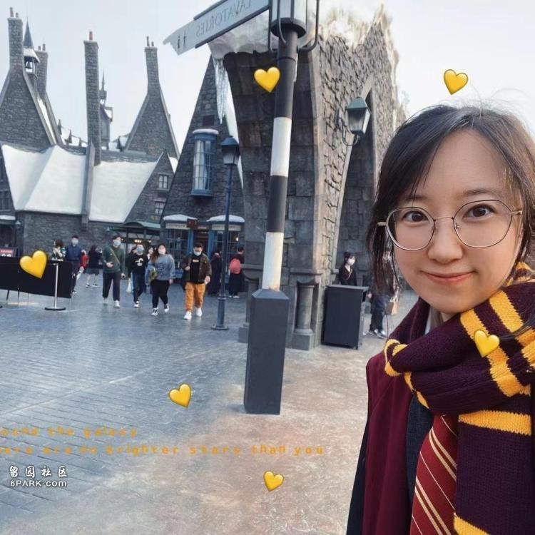 Cô nàng vẫn dành thời gian phát triển bản thân và theo đuổi sở thích riêng.