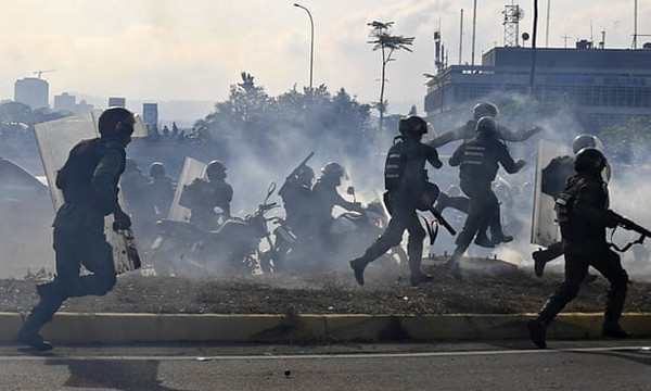 Tổng thống Venezuela Maduro tuyên bố đập tan đảo chính ảnh 3