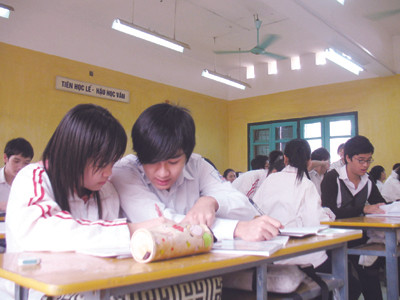 Ở trường THPT Phạm Hồng Thái - nơi năm ngoái Tiền Phong nhận được khiếu nại của phụ huynh về tình trạng lạm thu nhưng đến nay thanh tra Sở GD&ĐT Hà Nội vẫn chưa có kết luận. Ảnh: Quý Hiên. Ở trường THPT Phạm Hồng Thái - nơi năm ngoái Tiền Phong nhận được khiếu nại của phụ huynh về tình trạng lạm thu nhưng đến nay thanh tra Sở GD&ĐT Hà Nội vẫn chưa có kết luận. Ảnh: Quý Hiên