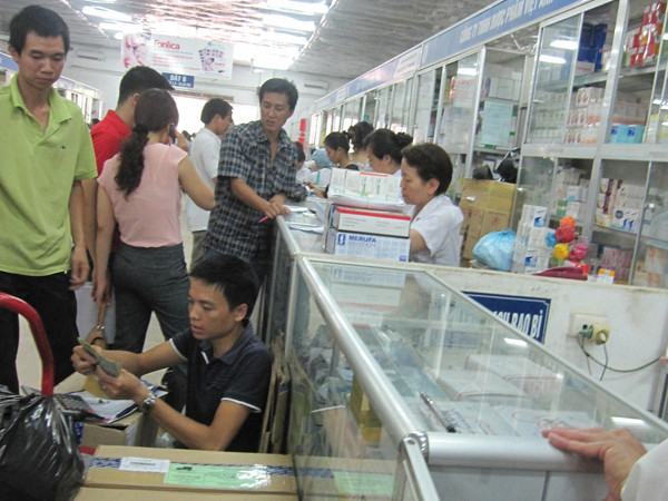 Nếu không kiên quyết xử lý thì Hà Nội khó có được những trung tâm bán buôn thuốc khang trang hiện đại. Ảnh Mỹ Anh