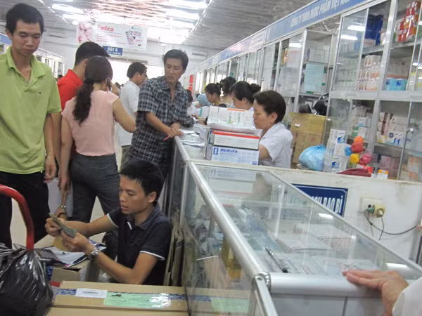 Nếu không kiên quyết xử lý thì Hà Nội khó có được những trung tâm bán buôn thuốc khang trang hiện đại. Ảnh Mỹ Anh