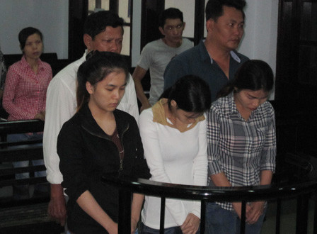 “Tuyệt chiêu” lột sạch khách làng chơi của gái massage ảnh 1