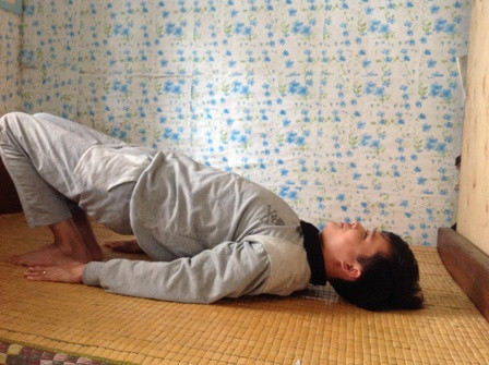 10 động tác phòng, trị viêm cột sống dính khớp ảnh 1