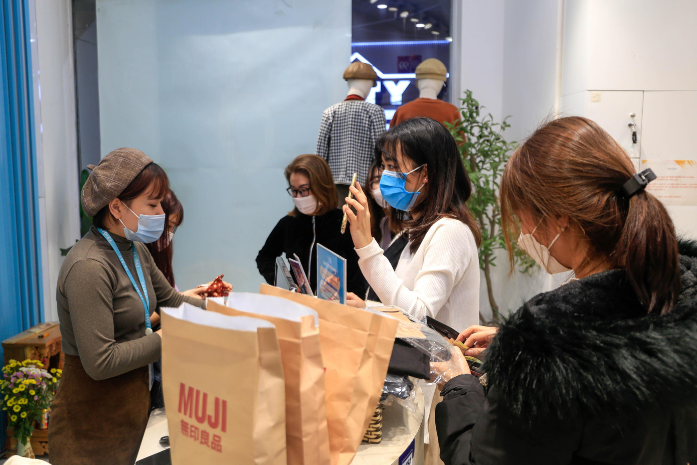 Nhiều người phải đợi khá lâu để được thanh toán.