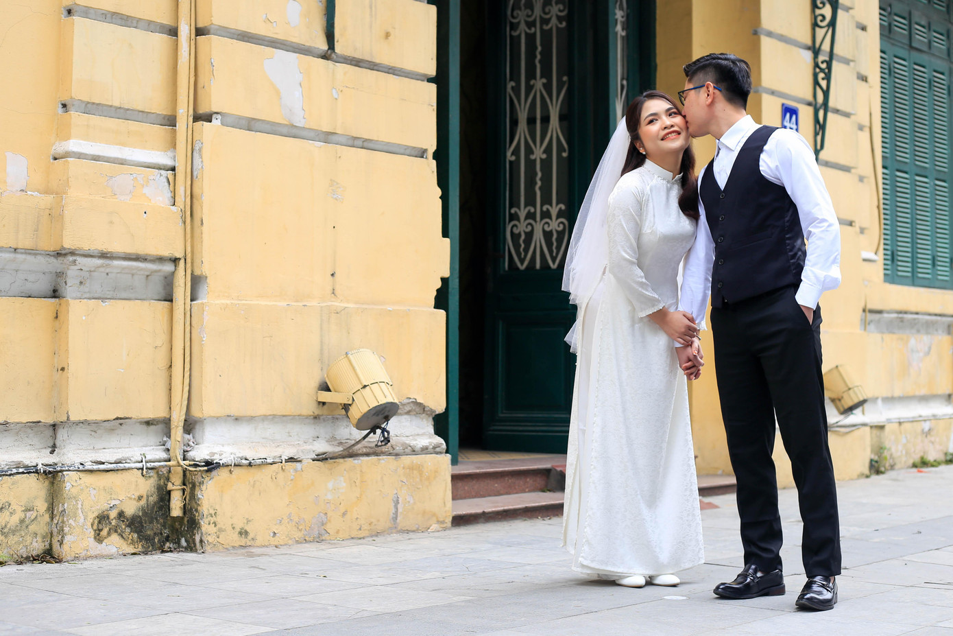 Thời tiết Hà Nội dù vẫn còn nhiều mây, không mưa tuy nhiên ánh nắng sẽ xuất hiện từ 8 giờ sáng đến 16 giờ chiều. Nhiều cặp đôi tranh thủ chụp ảnh cưới khi thời tiết Hà Nội nắng ấm. Thời tiết Hà Nội dù vẫn còn nhiều mây, không mưa tuy nhiên ánh nắng sẽ xuất hiện từ 8 giờ sáng đến 16 giờ chiều. Nhiều cặp đôi tranh thủ chụp ảnh cưới khi thời tiết Hà Nội nắng ấm.