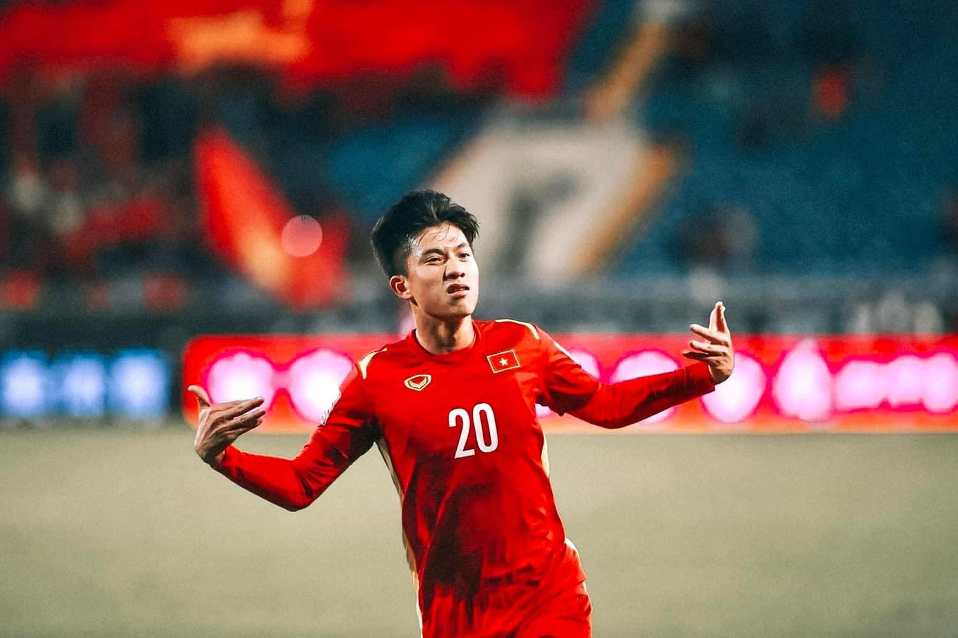 Phan Văn Đức tỏa sáng trong trận thắng Trung Quốc