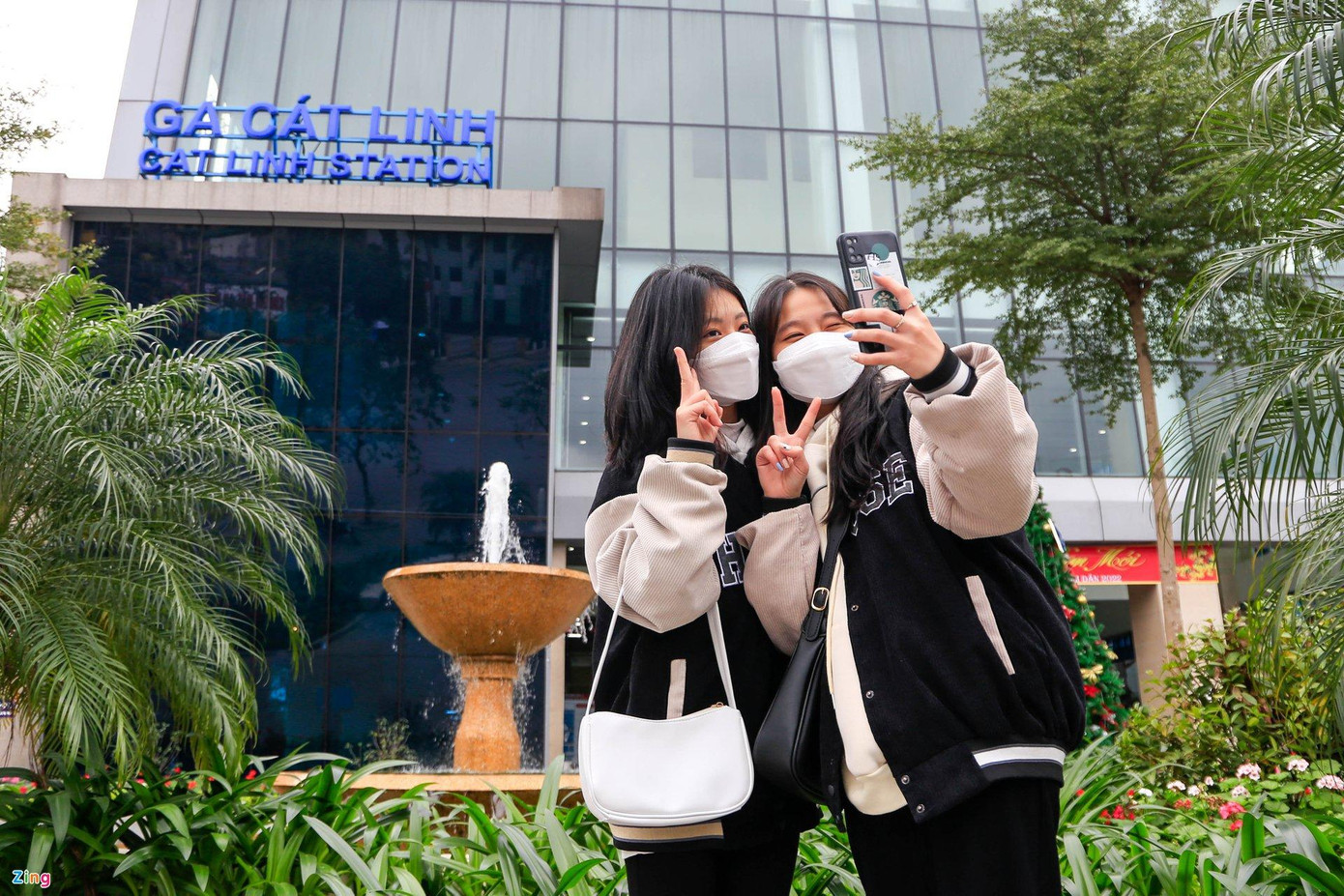 Theo thống kê vào tháng 1, sau hơn 2 tháng vận hành, mỗi ngày tuyến Cát Linh - Hà Đông vận chuyển bình quân gần 15.000 hành khách. Lượng khách có nhu cầu sử dụng thực tế (người đi làm, đi học thường xuyên trên tuyến bằng vé tháng) giữ ổn định và có xu hướng tăng từ 10% ban đầu lên hơn 20%. Việc đưa dự án đường sắt cùng một số dự án giao thông quan trọng vào vận hành được đánh giá là một trong 10 sự kiện tiêu biểu của Hà Nội trong năm 2021.