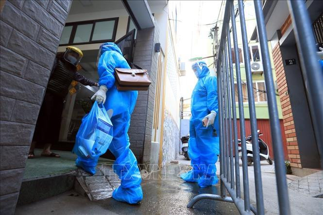Hà Nội chăm sóc bệnh nhân COVID-19 tại nhà. Ảnh: TTXVN Hà Nội chăm sóc bệnh nhân COVID-19 tại nhà. Ảnh: TTXVN