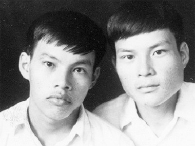 Sao Hồng (bên trái) thời còn là sinh viên trường Y. Sao Hồng (bên trái) thời còn là sinh viên trường Y