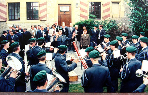 Trong dịp thăm Thụy Sỹ, Đại tướng được Thống đốc Bang Giơnevơ tiếp đón nồng nhiệt (tháng 9/1996).