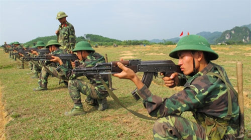 Bền bỉ, dẻo dai, thi đua nhau dồn tinh lực vào đường ngắm