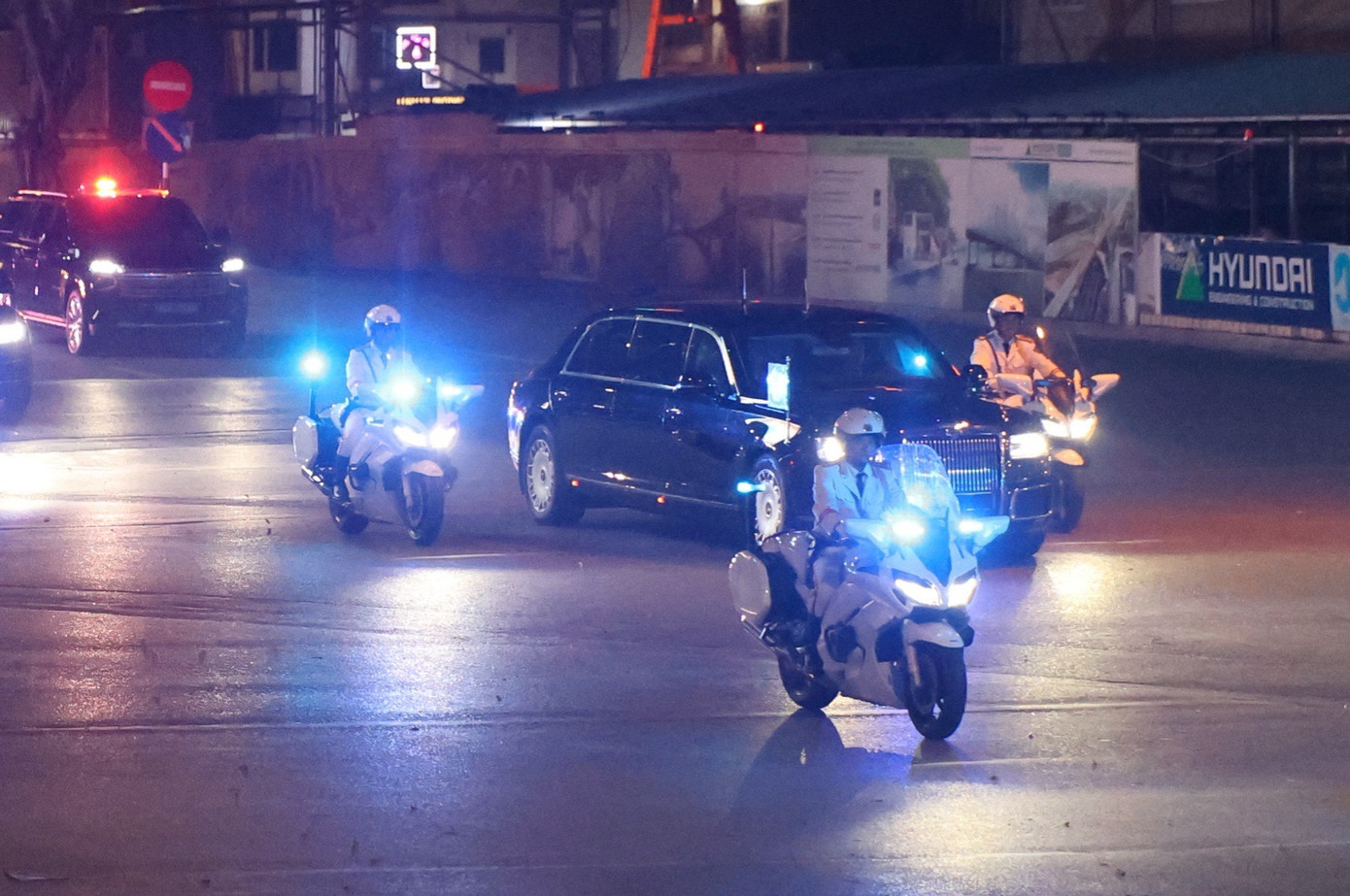 Tổng thống Nga Putin rời Hà Nội, kết thúc chuyến thăm cấp Nhà nước đến Việt Nam ảnh 16