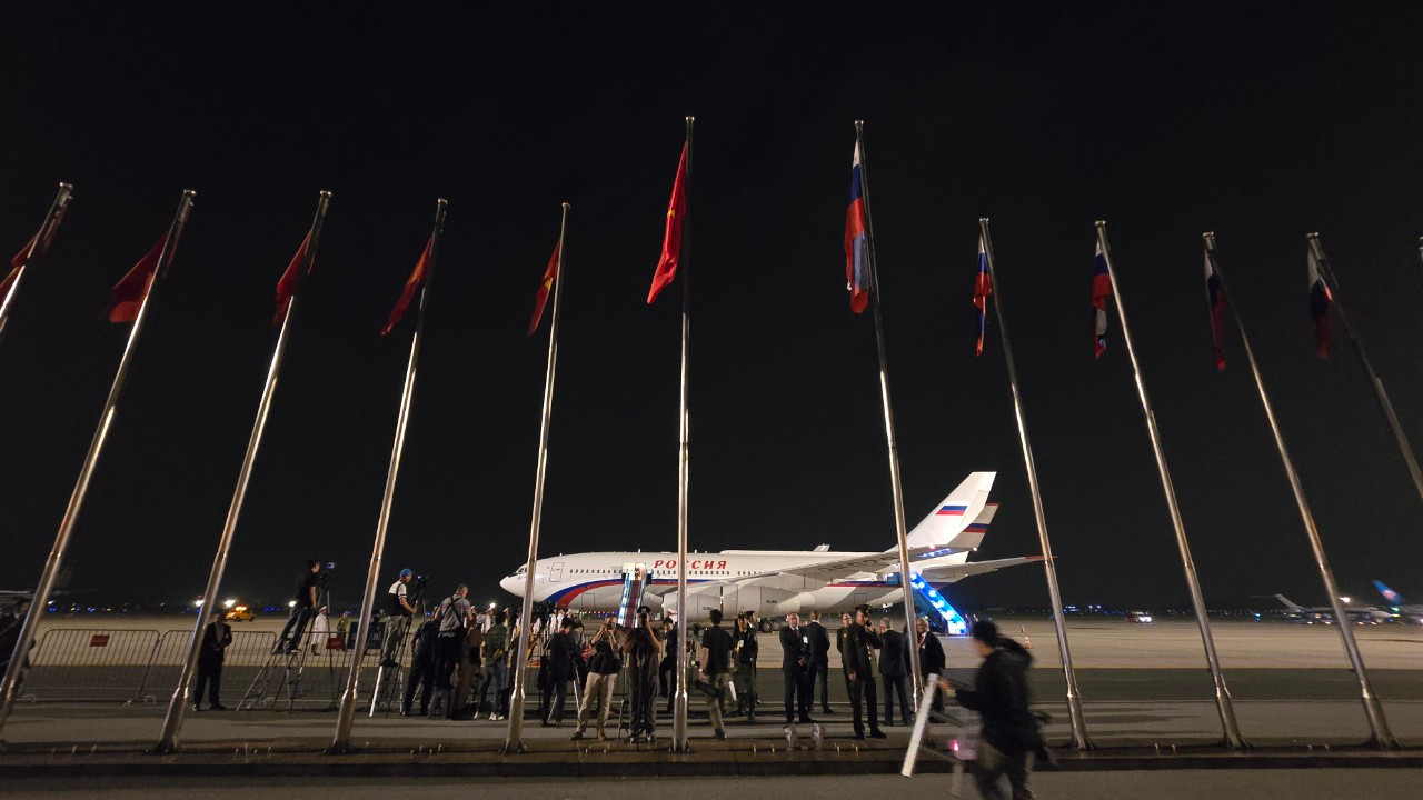 Tổng thống Nga Putin rời Hà Nội, kết thúc chuyến thăm cấp Nhà nước đến Việt Nam ảnh 22