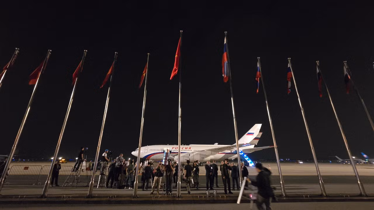 Tổng thống Nga Putin rời Hà Nội, kết thúc chuyến thăm cấp Nhà nước đến Việt Nam ảnh 22 Tổng thống Nga Putin rời Hà Nội, kết thúc chuyến thăm cấp Nhà nước đến Việt Nam ảnh 22