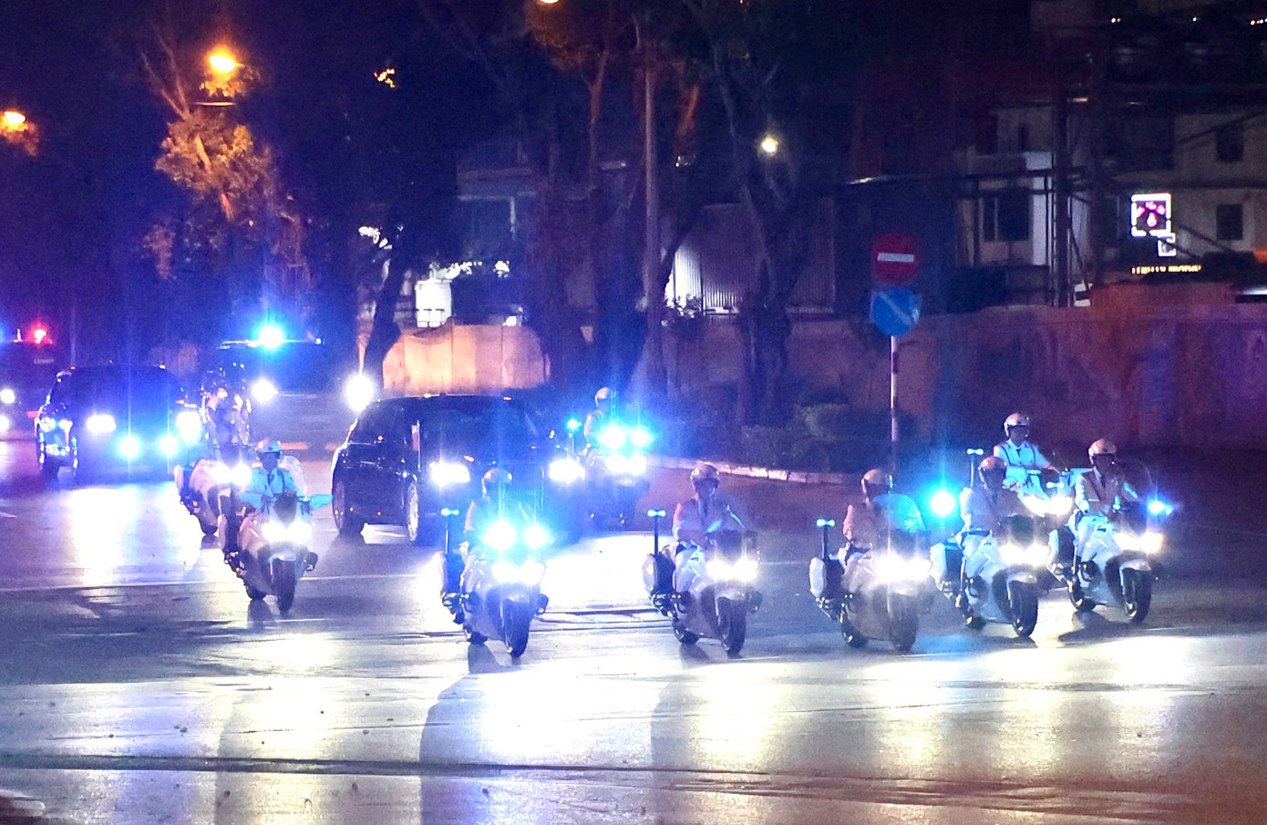 Tổng thống Nga Putin rời Hà Nội, kết thúc chuyến thăm cấp Nhà nước đến Việt Nam ảnh 15