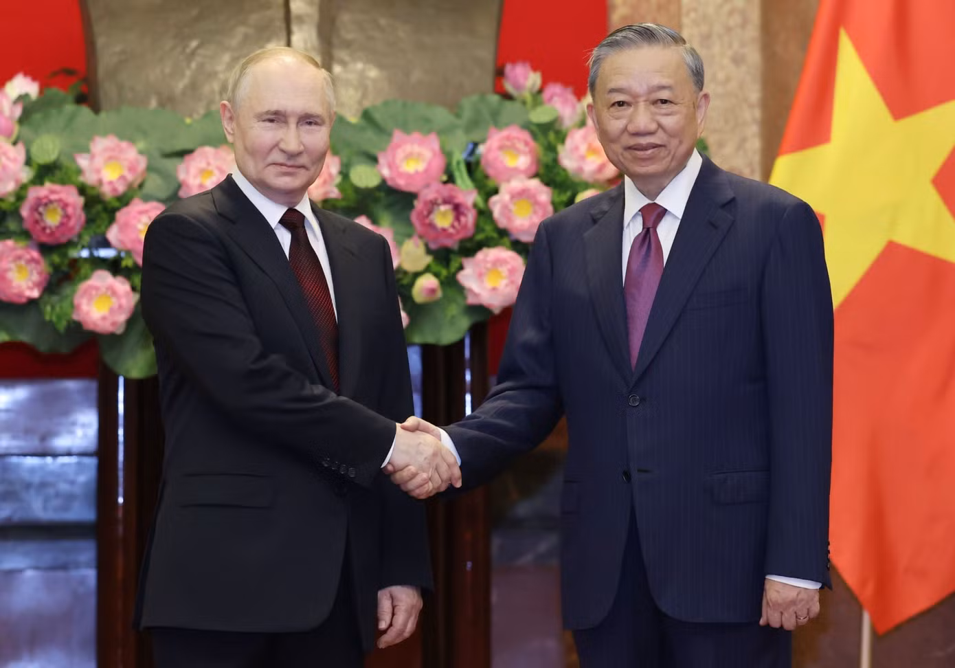 Sau lễ đón cấp Nhà nước, Hội đàm giữa Chủ tịch nước Tô Lâm và Tổng thống Nga Putin diễn ra tại Phủ Chủ tịch. Sau lễ đón cấp Nhà nước, Hội đàm giữa Chủ tịch nước Tô Lâm và Tổng thống Nga Putin diễn ra tại Phủ Chủ tịch.